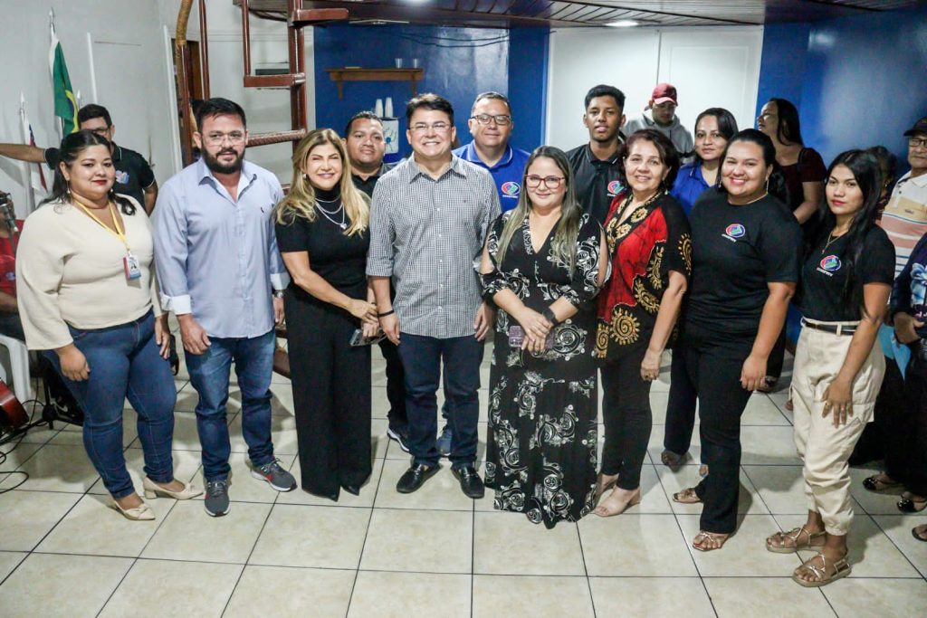 Prefeito Keitton Pinheiro faz entrega de aposentadoria